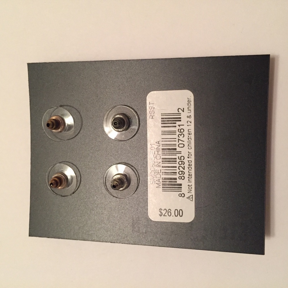 🍍4 for $20 Steve Madden Fashion Earrings - Picture 2 of 2